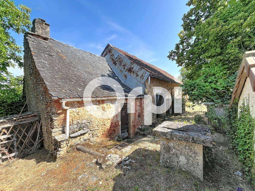 Maison à CHARTRIER-FERRIERE