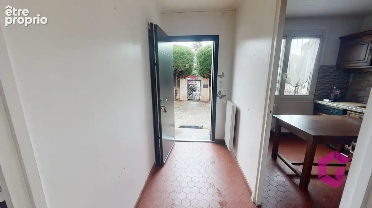 EN EXCLUSIVITE ! maison T4 sur terrain d'env 760m2 avec deux garages - photo 12