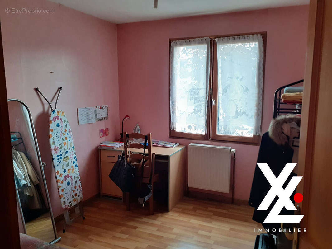 Maison à VELAINE-EN-HAYE