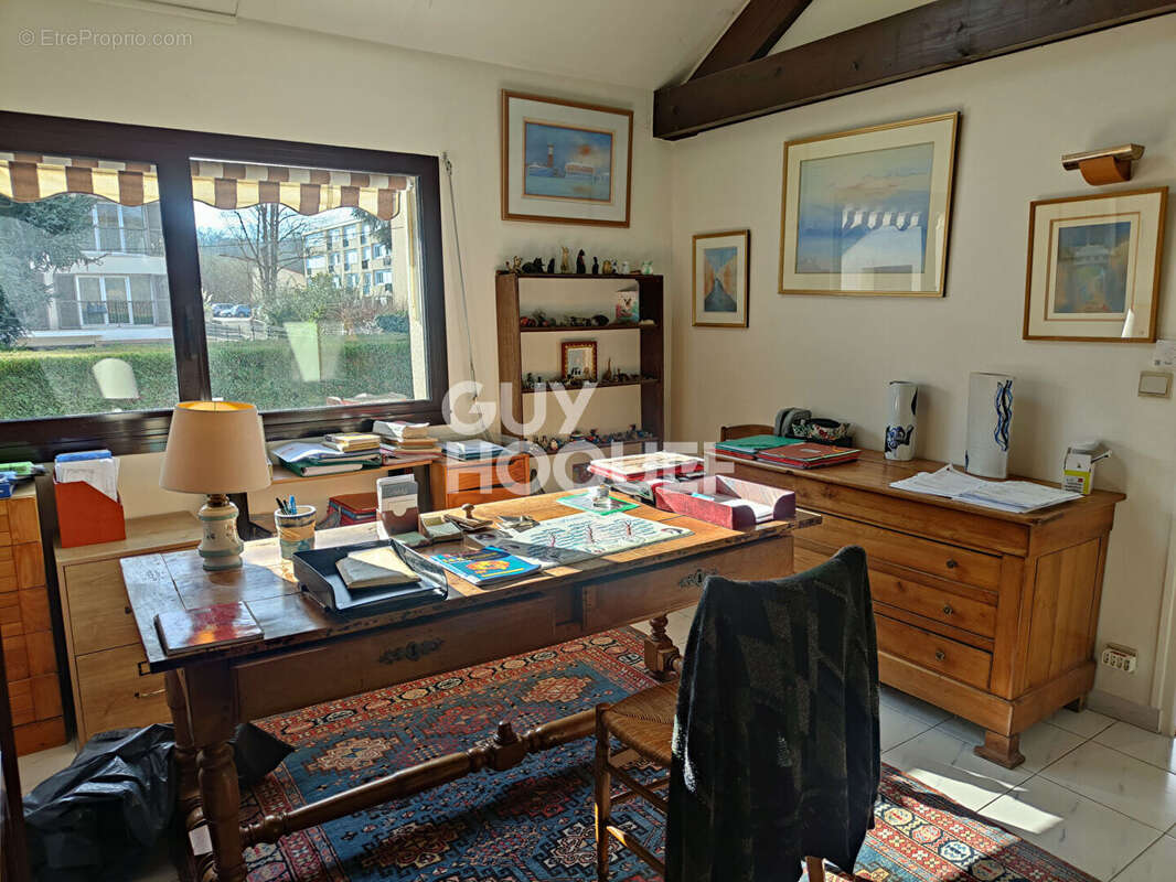 Maison à VILLE-D'AVRAY