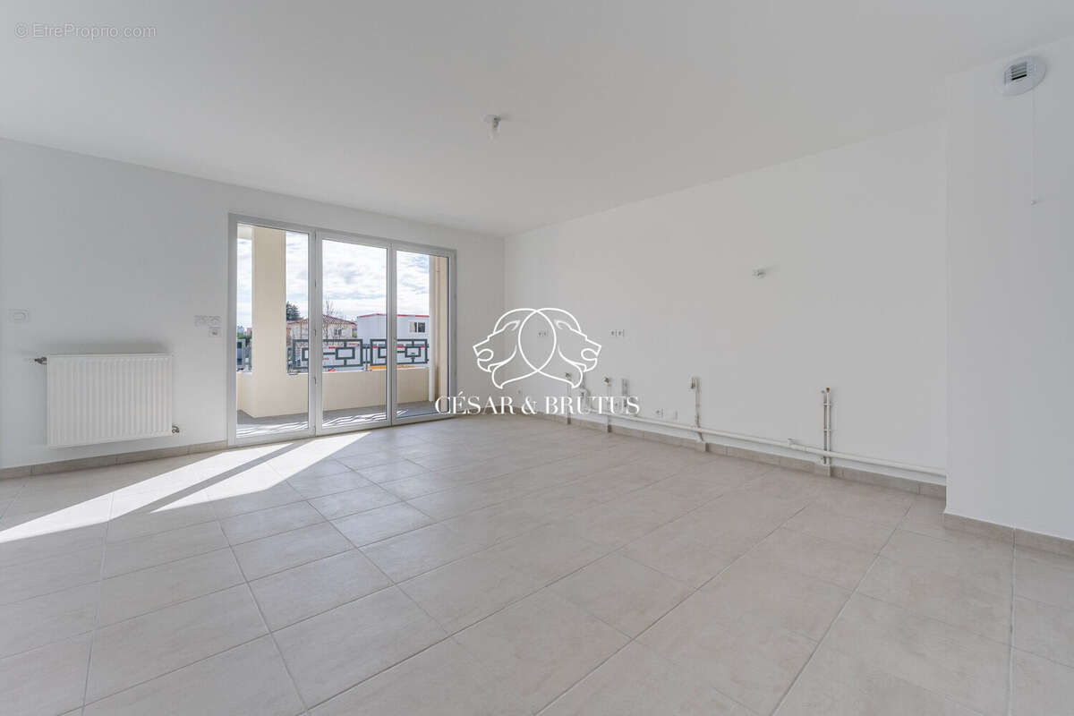 Appartement à MEYZIEU