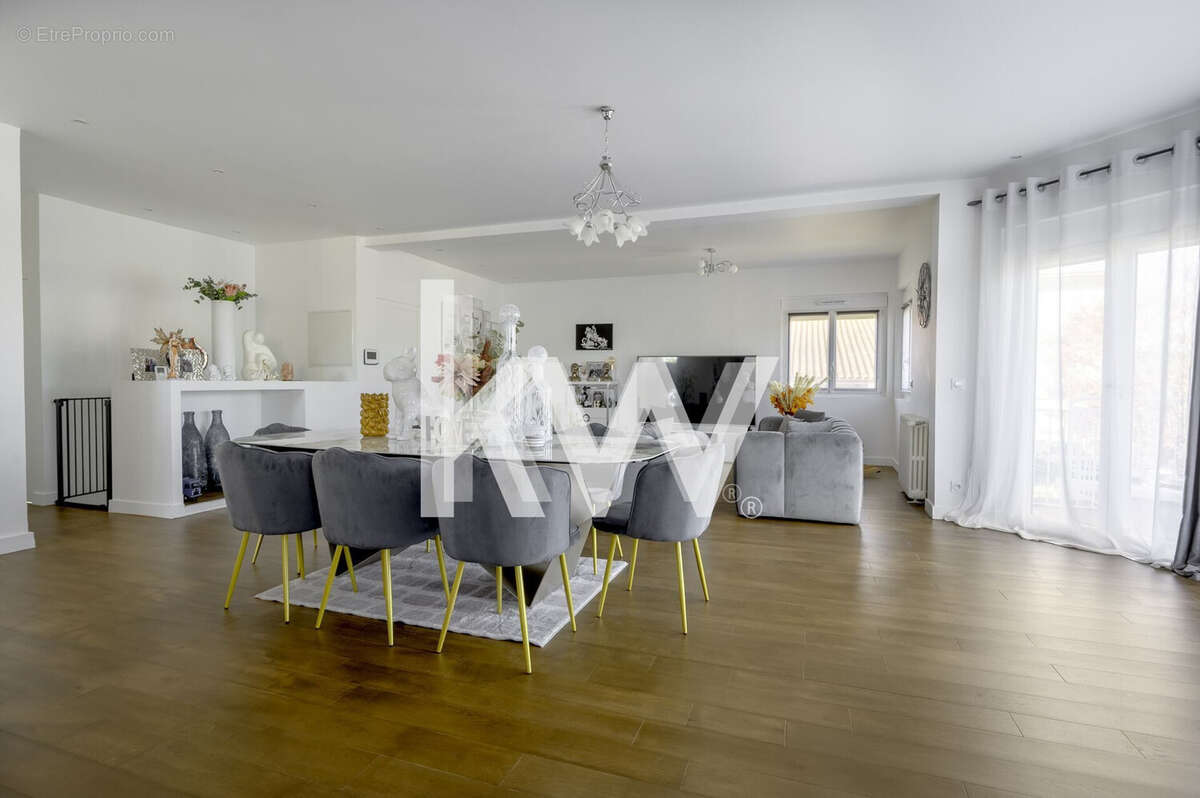 Maison 203 m² à Le Haillan  - photo 8