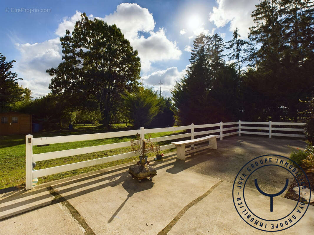 Maison 173 m² à Charmoy  - photo 2