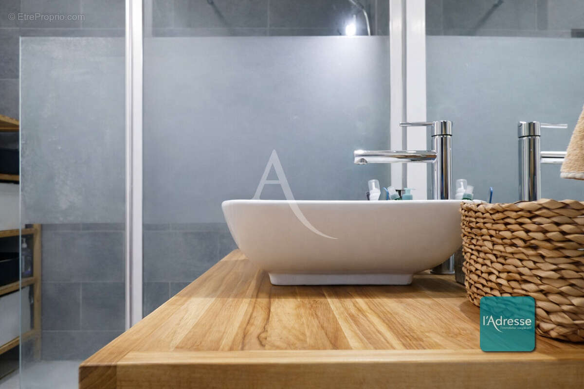 Appartement à CHARENTON-LE-PONT