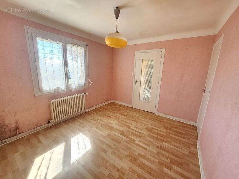 Maison 80 m² à Saint-Laurent-La-Conche  - photo 5