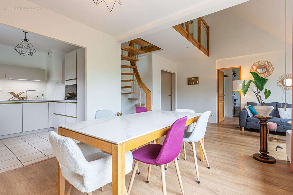 Agence immobiliere laforet - "monstera" - poisy - appartement duplex t4 de 96.01m² (84,05m2 carrez) - dernier etage - terrasse - - photo 7