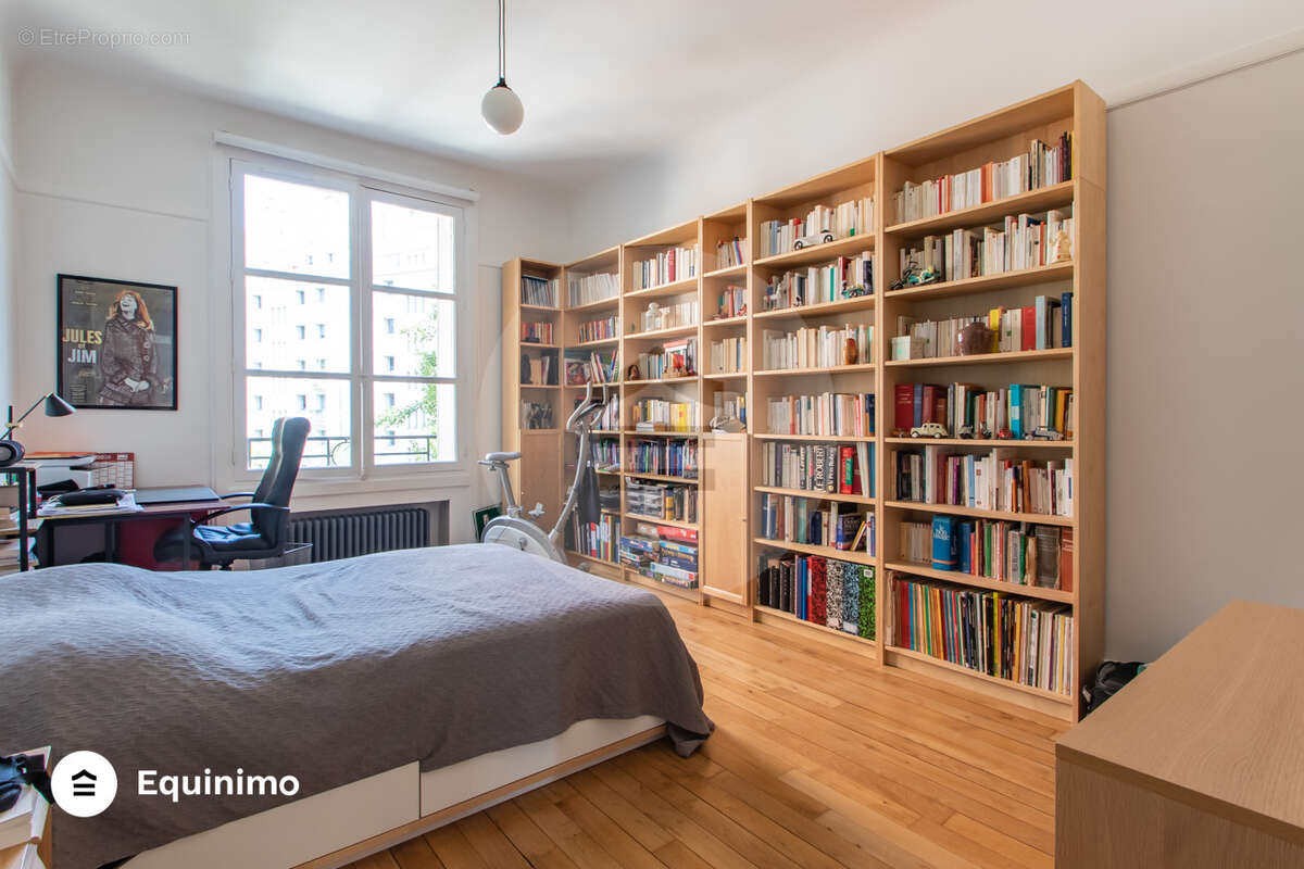Appartement à PARIS-16E