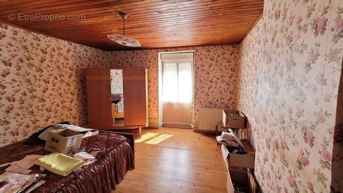 Maison à MIRANDOL-BOURGNOUNAC