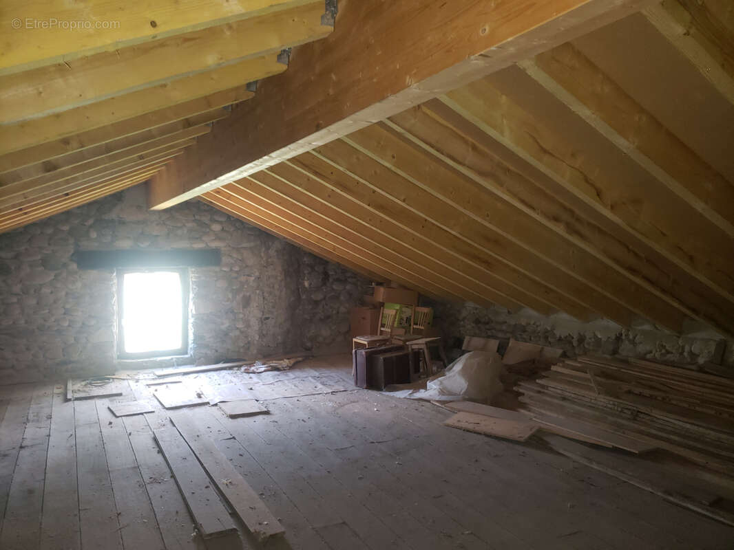 Maison à LES OLLIERES-SUR-EYRIEUX