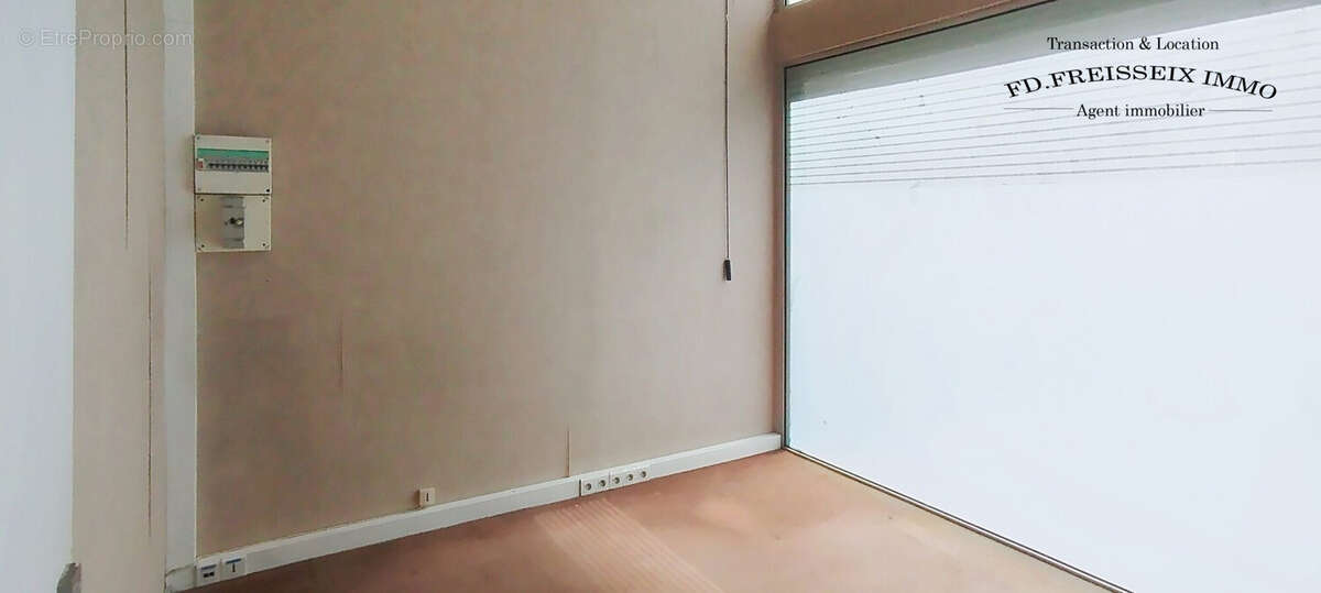 Bureau rdc droite - Commerce à PARIS-13E