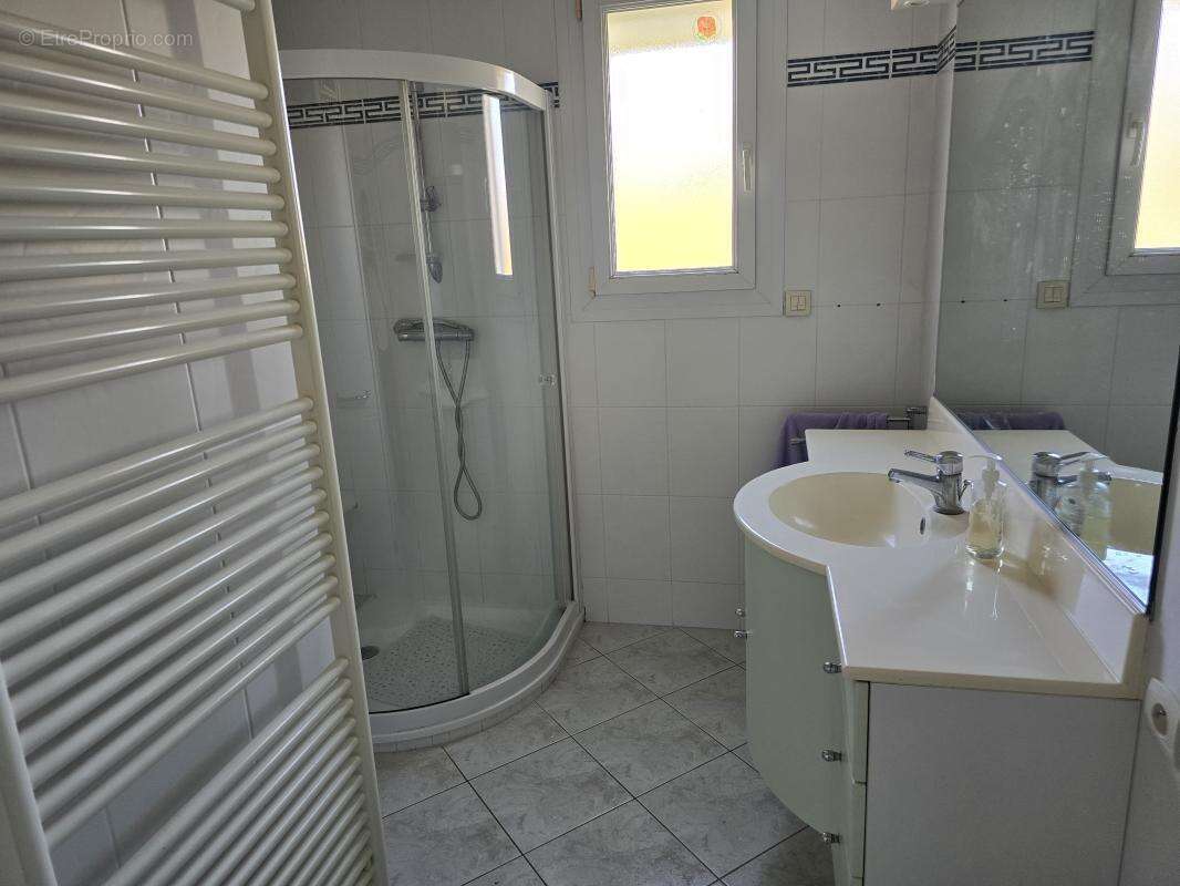 Maison 100 m² à La Rochelle  - photo 8