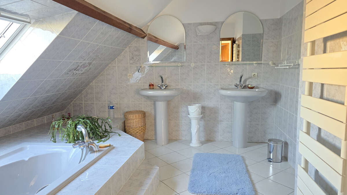 Maison à VILLEJUST