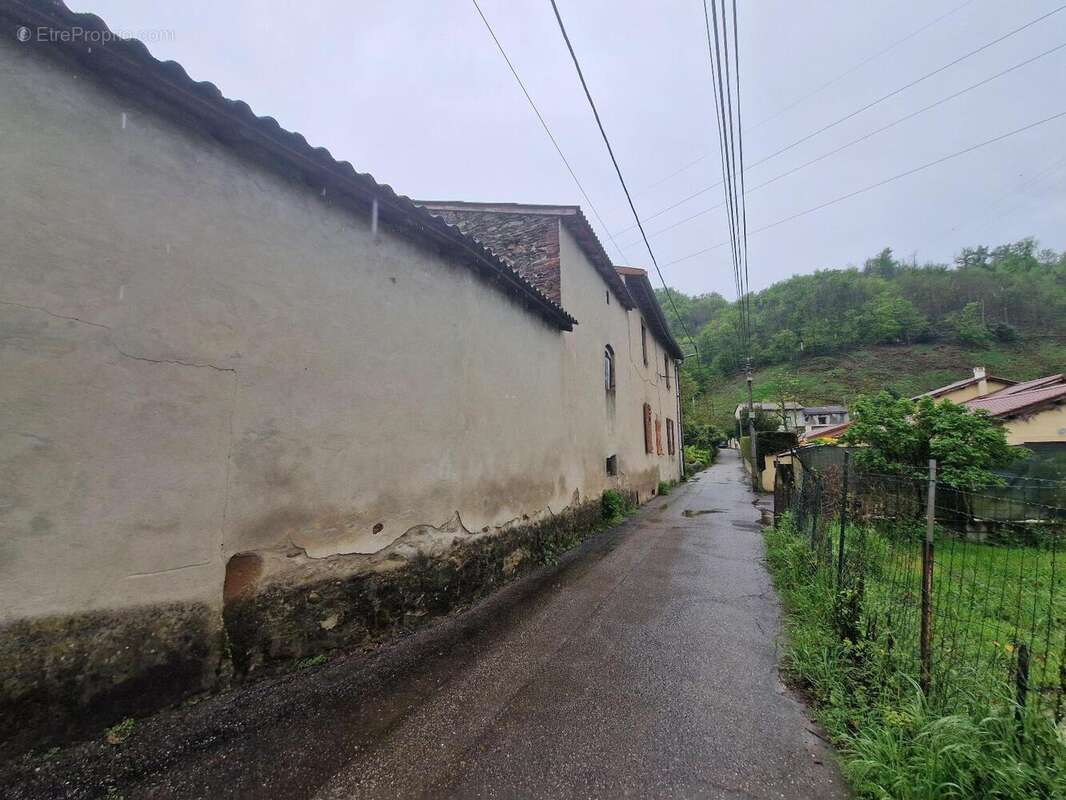   - Maison à GIVORS