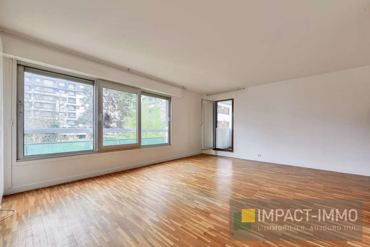 Appartement à COURBEVOIE