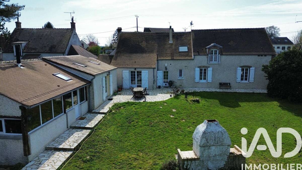 Photo 1 - Maison à BAZOCHES-SUR-LE-BETZ