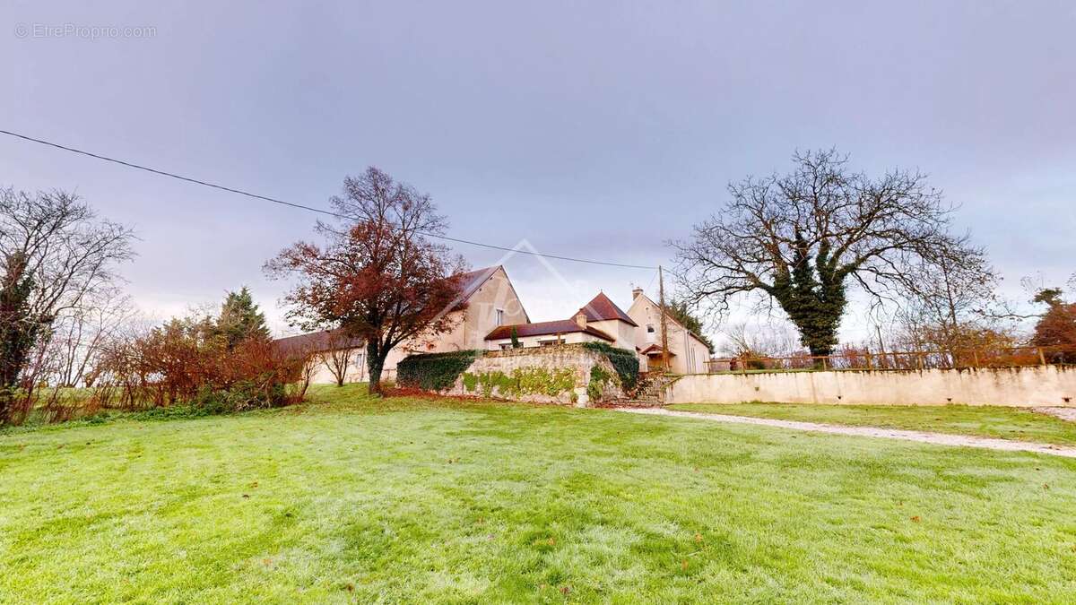 Maison à DOMPIERRE-SUR-BESBRE