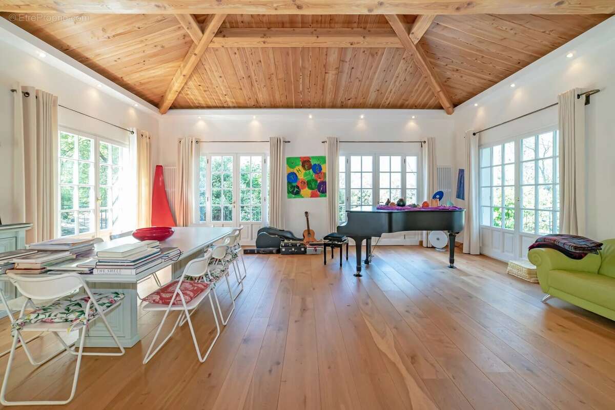 Maison à ROQUEFORT-LES-PINS