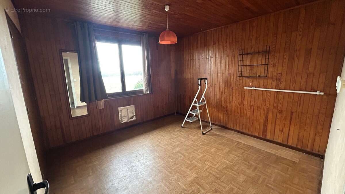 Maison a vendre a Cranves Sales Chambre - Maison à CRANVES-SALES