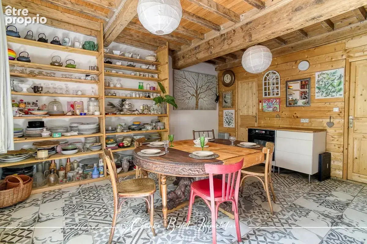 Maison 347 m² à Saint-Pierre-De-Chandieu  - photo 8