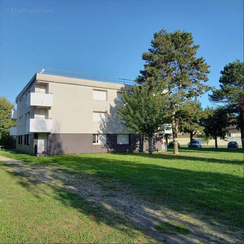 Appartement à COUBERT