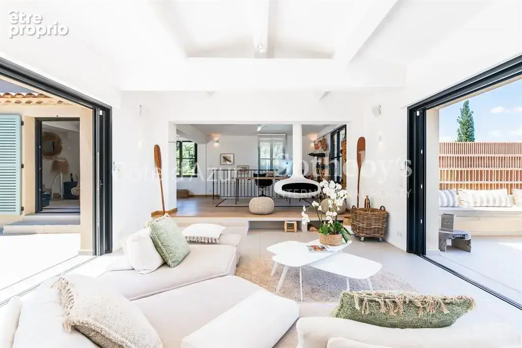 Villa contemporaine avec vue mer à vendre à Gassin, aux portes de Saint-Tropez. - photo 4