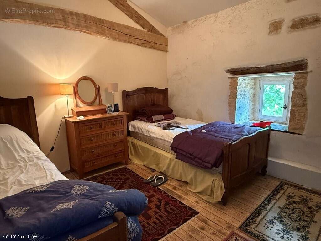 Maison de Caractère avec 5 Chambres Avec Terrain, 6 Minutes d'Aunac-Sur-Charente - photo 16