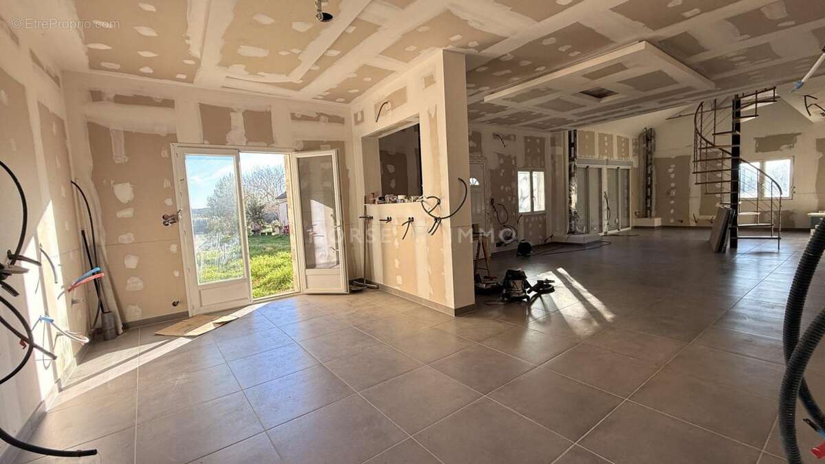 Maison à FONTVIEILLE