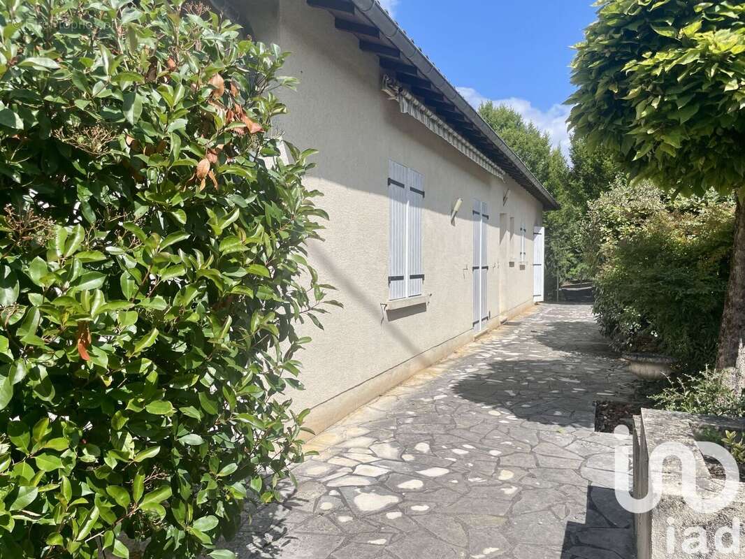 Photo 2 - Maison à LE LARDIN-SAINT-LAZARE