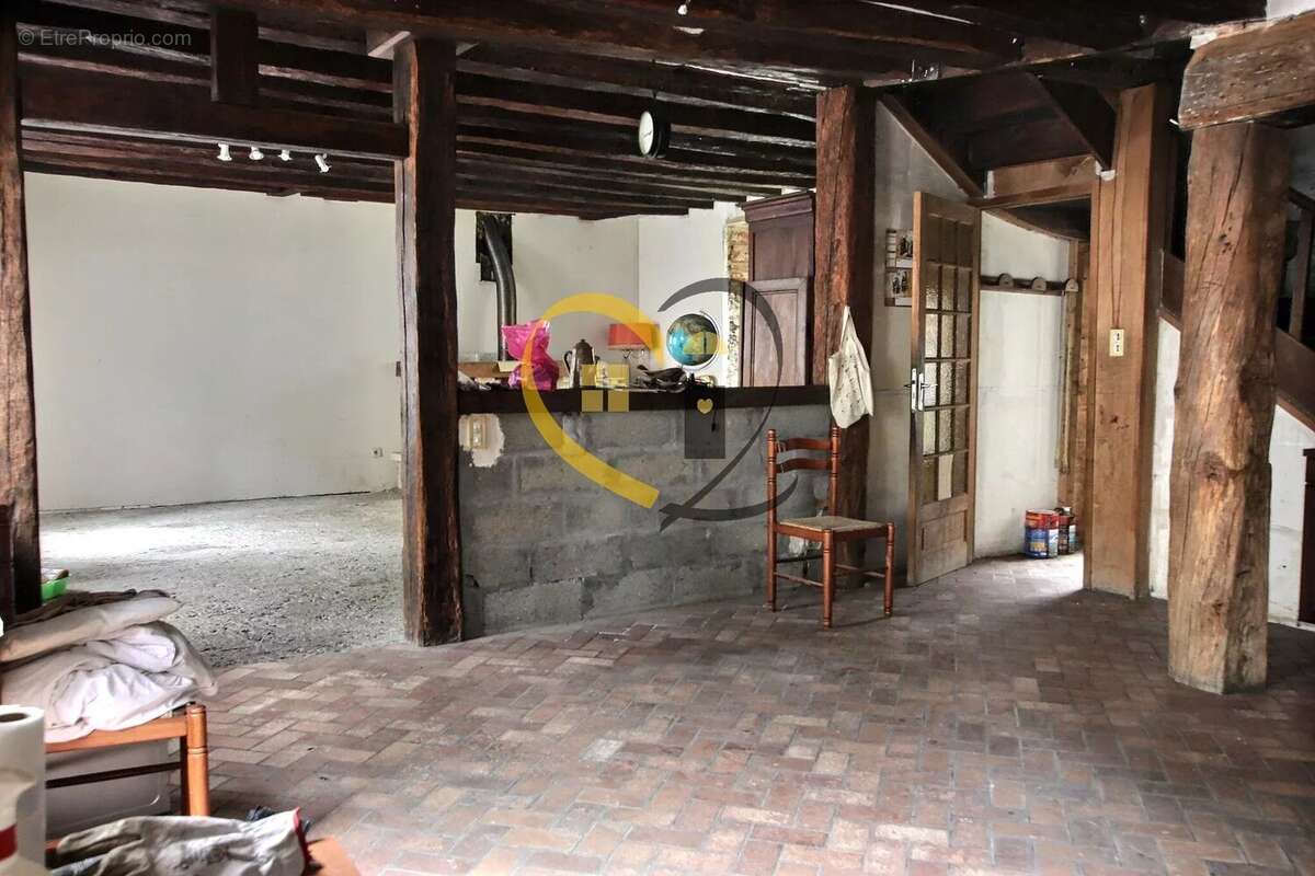 Maison à IVOY-LE-PRE