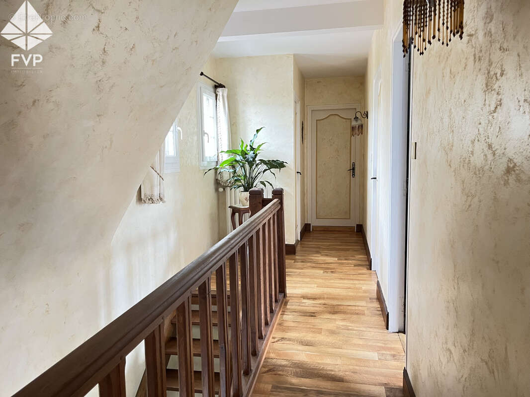 A vendre proche du littoral grande maison familiale possédant 5 chambres - photo 8