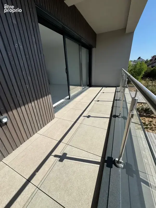 Appartement neuf au 1er étage avec balcon + 2 places de parking privatives. - photo 3