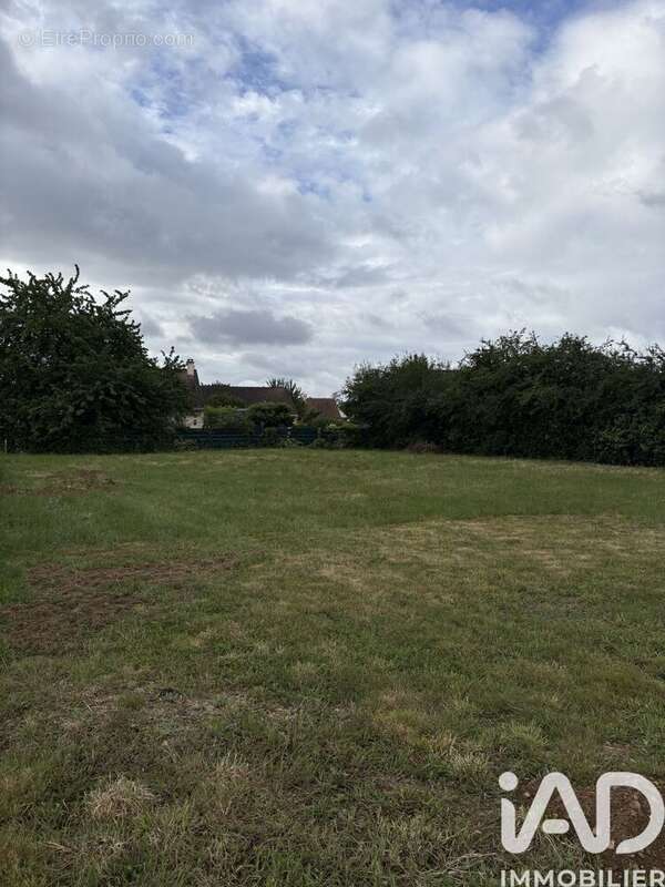 Terrain 731 m² à Neuville-Sur-Sarthe  - photo 3