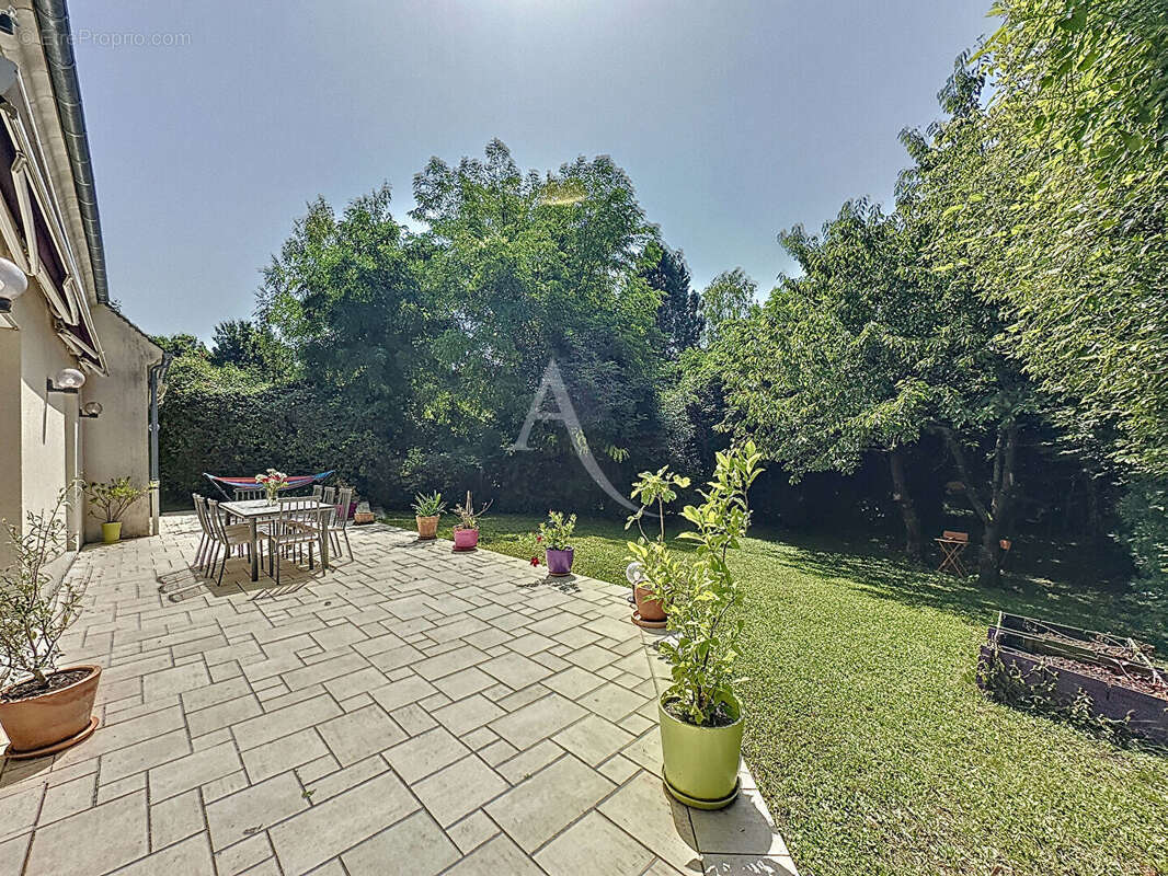 Maison coup de coeur à Mareuil-lès-Meaux - 6 chambres - 240 m2 - jardin de 836 m2 - garage double et nombreux stationnements - photo 16