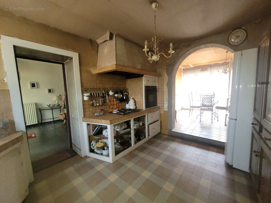 Garage de 900 m2 idéal pour votre activité ! - photo 10