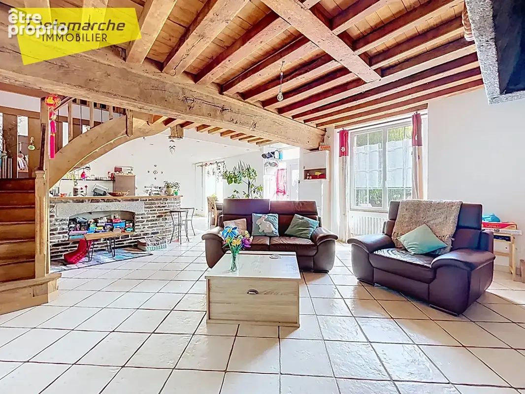 À vendre - Longère en pierres - 4 chambres - 2000m2 de terrain - Dépendance - Grandparigny (50600) - photo 3