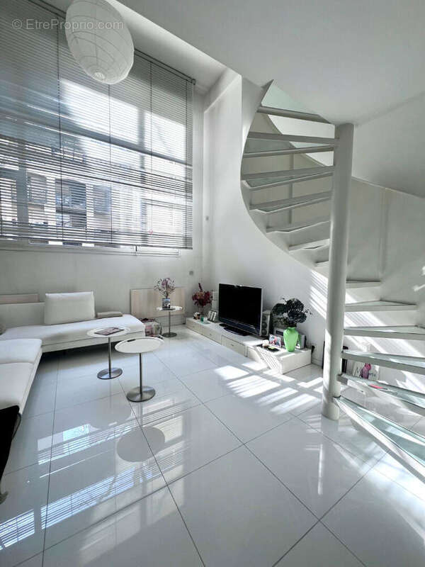Quartier saint Fargeau - 4 PIECES  ET LOGGIA 5m2. Entre loft et maison contemporaine - photo 8
