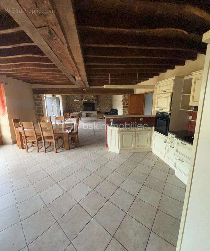 Maison à LA CHAPELLE-JANSON