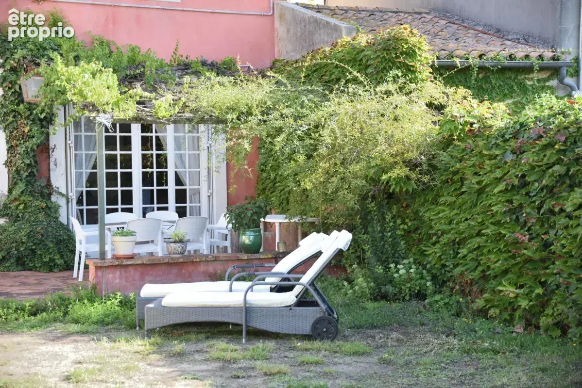 Maison de caractère avec beau jardin arboré avec possibilité local professionnel - photo 24