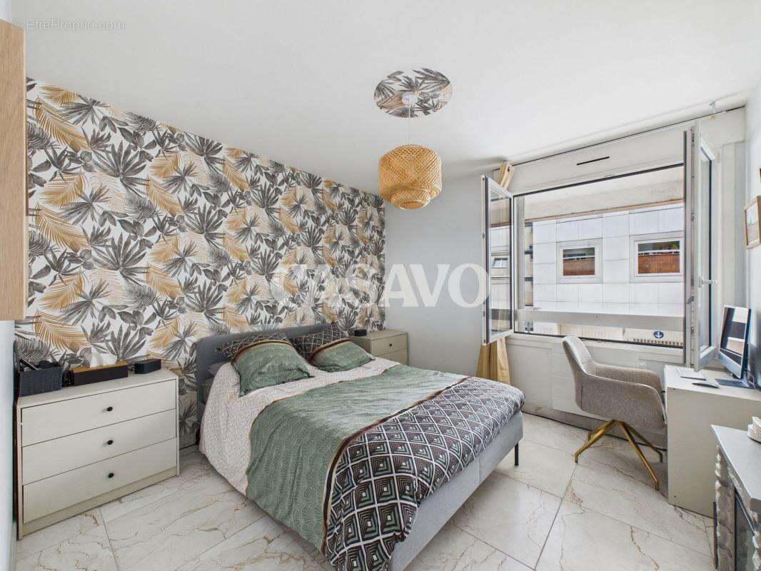 Appartement à COURBEVOIE