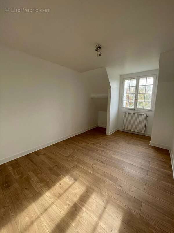 Maison à SAINT-NOM-LA-BRETECHE