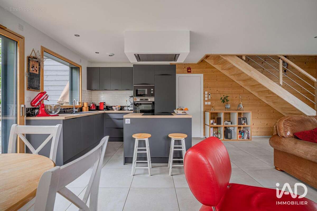 Maison 94 m² à Vougy  - photo 4