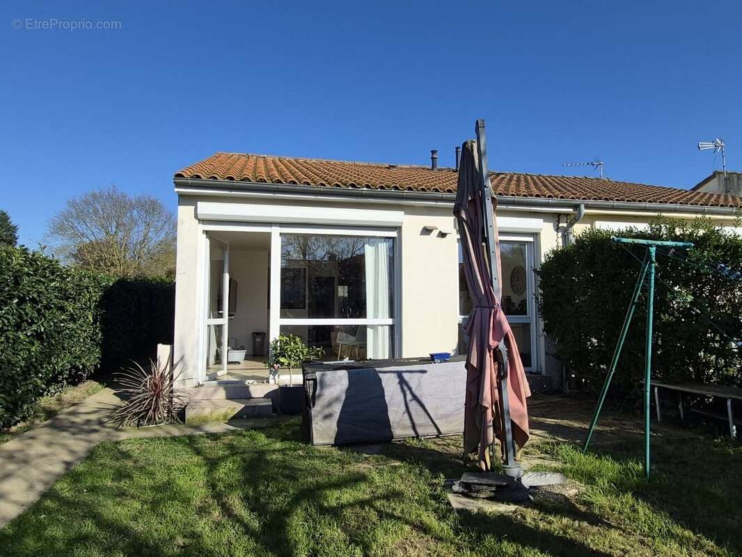 Maison à SAINT-GEORGES-DES-GARDES