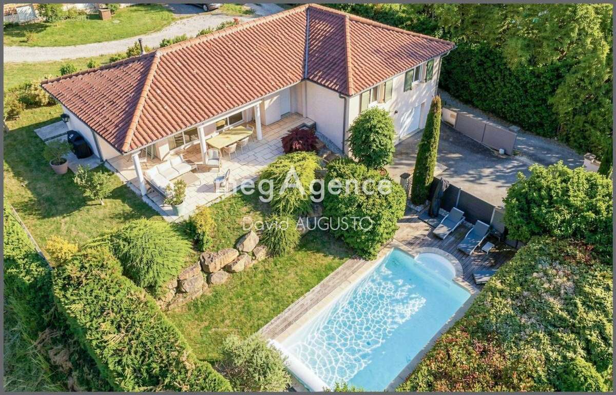 Maison à LUCENAY