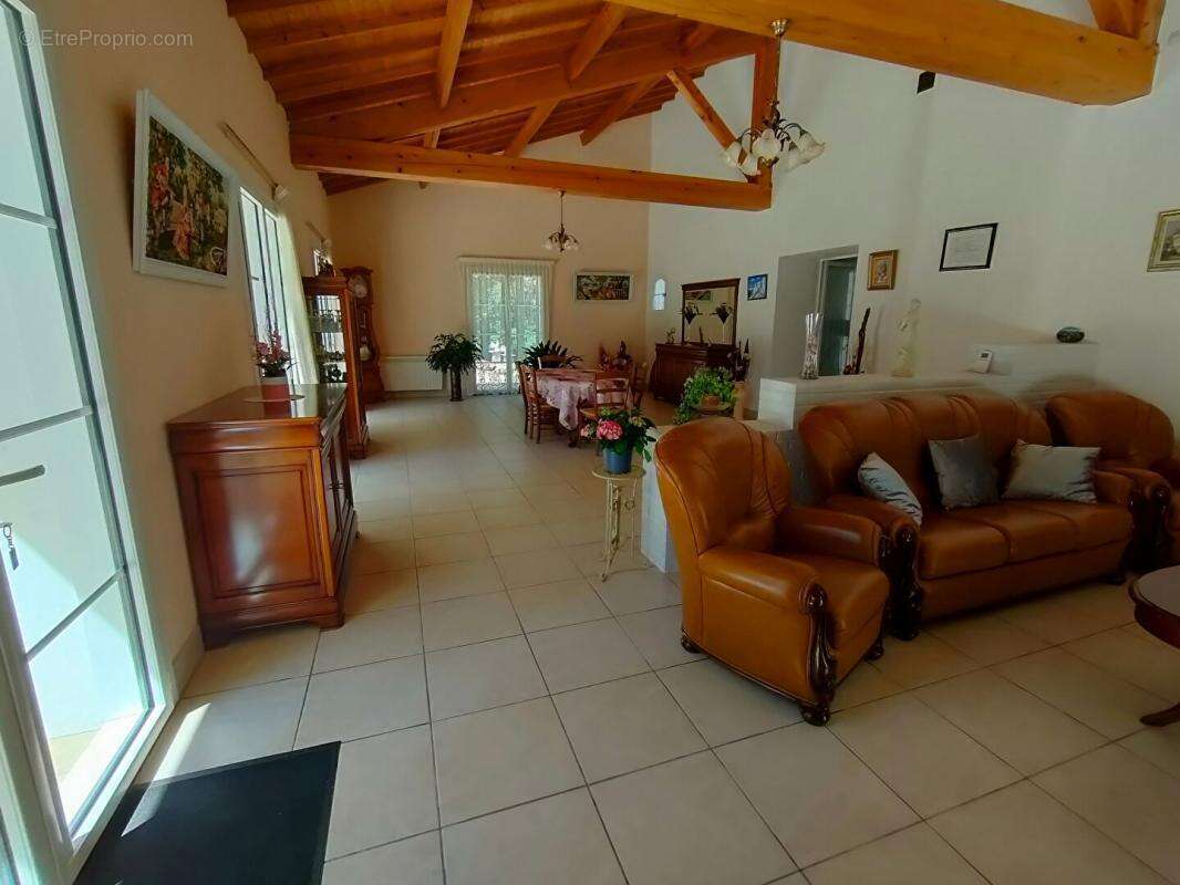 Maison à SAINT-MARTIN-DES-TILLEULS