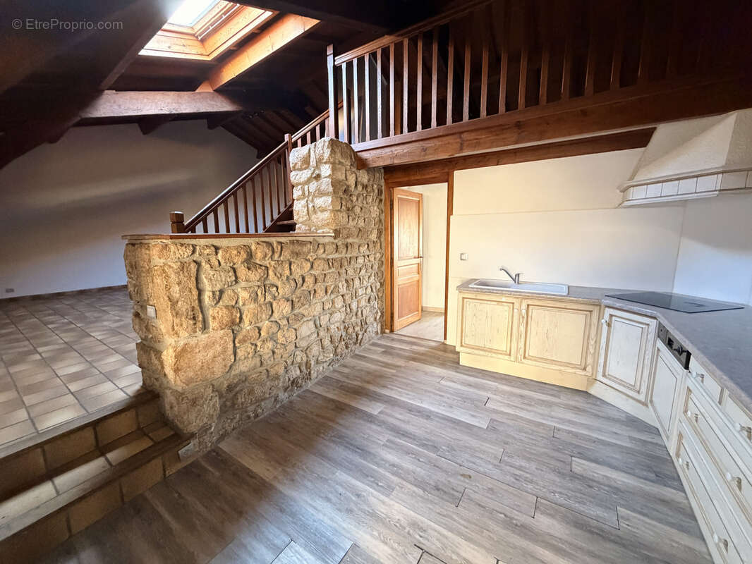Maison de village en pierre avec terrasse, potentiel d’agrandissement   Colombier-le-Vieux - photo 2