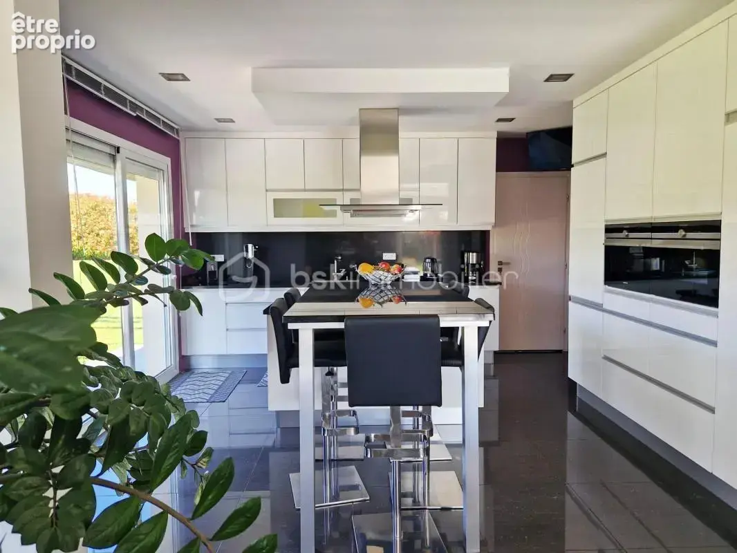 Magnifique propriété avec jardin et très belles prestations ! - photo 6