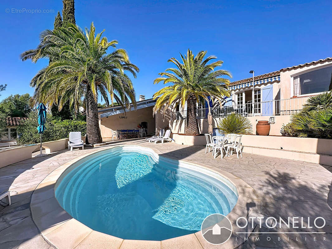 Maison à ROQUEBRUNE-SUR-ARGENS