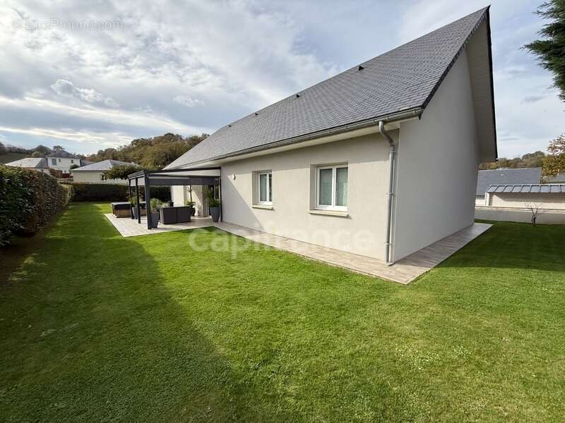 Maison à POUEYFERRE