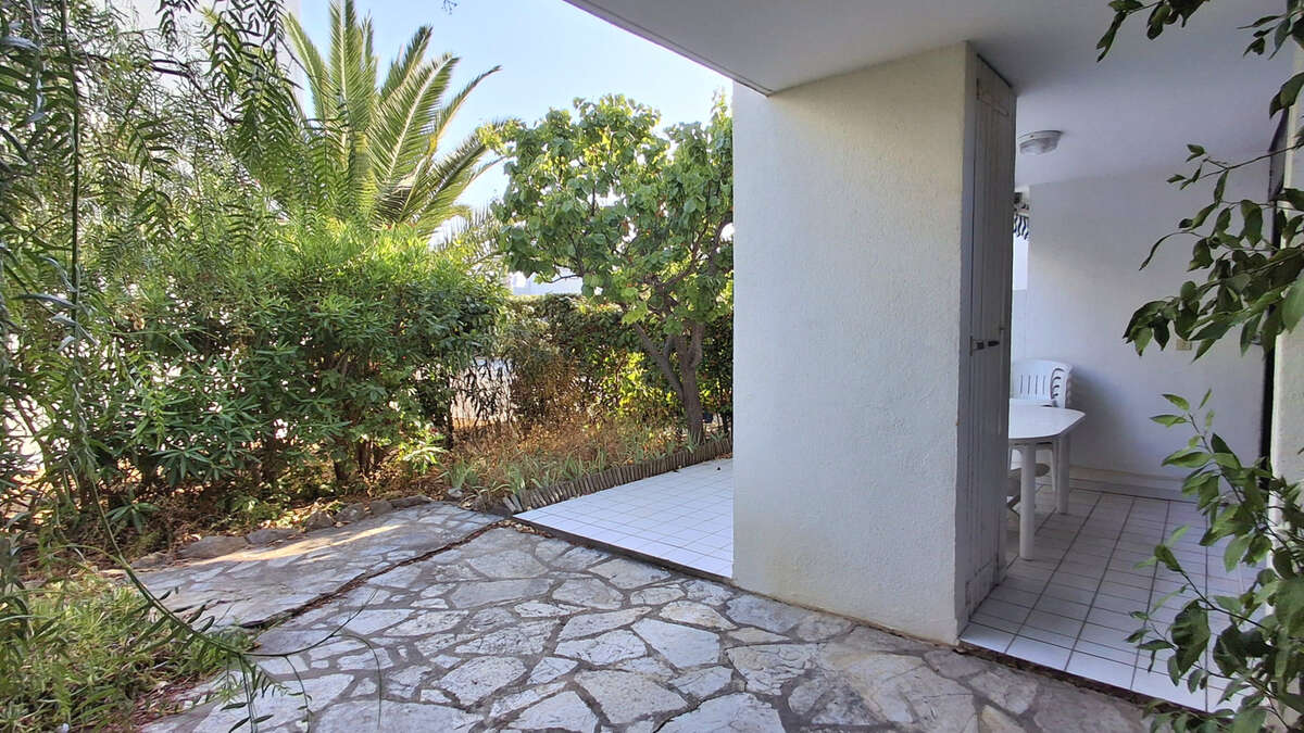 BANDOL   Appartement avec terrasse, jardin privatif, entrée indépendante et double parking en sous-sol - photo 12