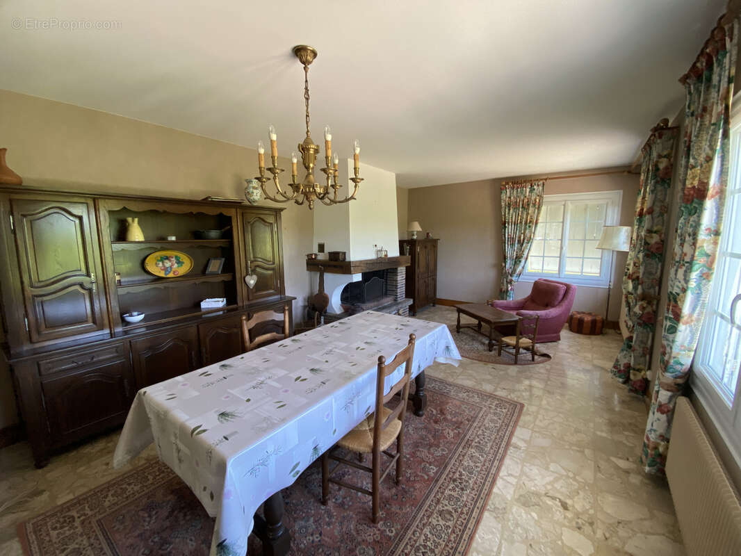 Maison indépendante T5 de 141 m2 sur parcelle de 1650 m2 à Saint Léonard - photo 6